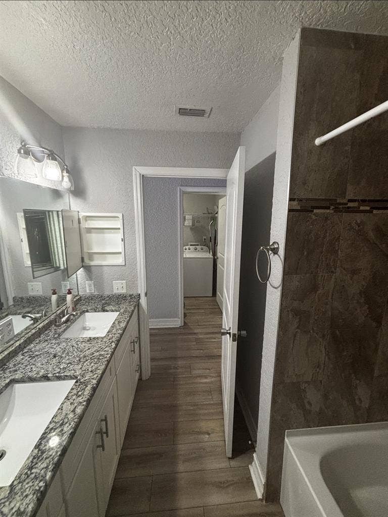 1br/1bth available for July 1st