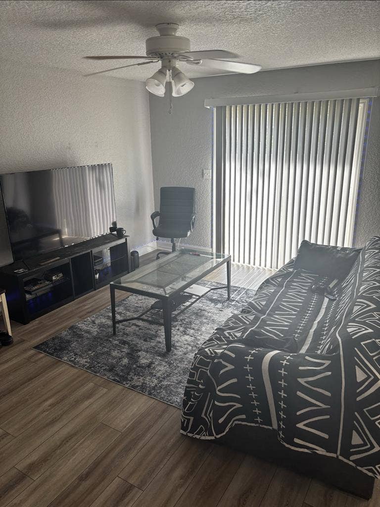 1br/1bth available for July 1st