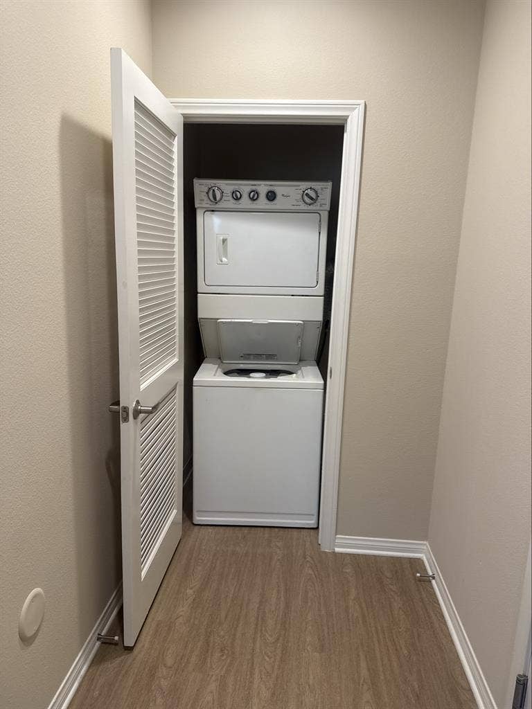 Looking for a roommate mid August