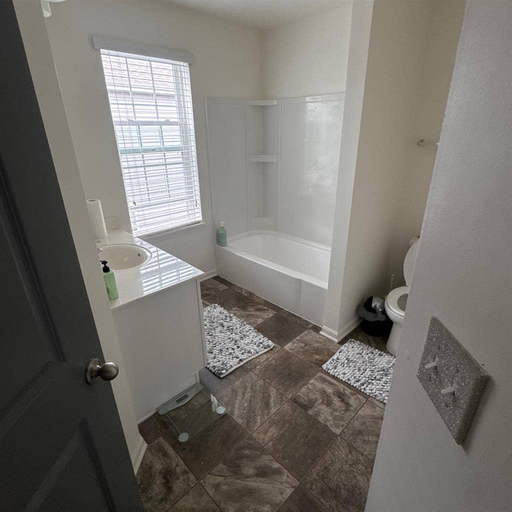 Wanted roommate in pingree grove