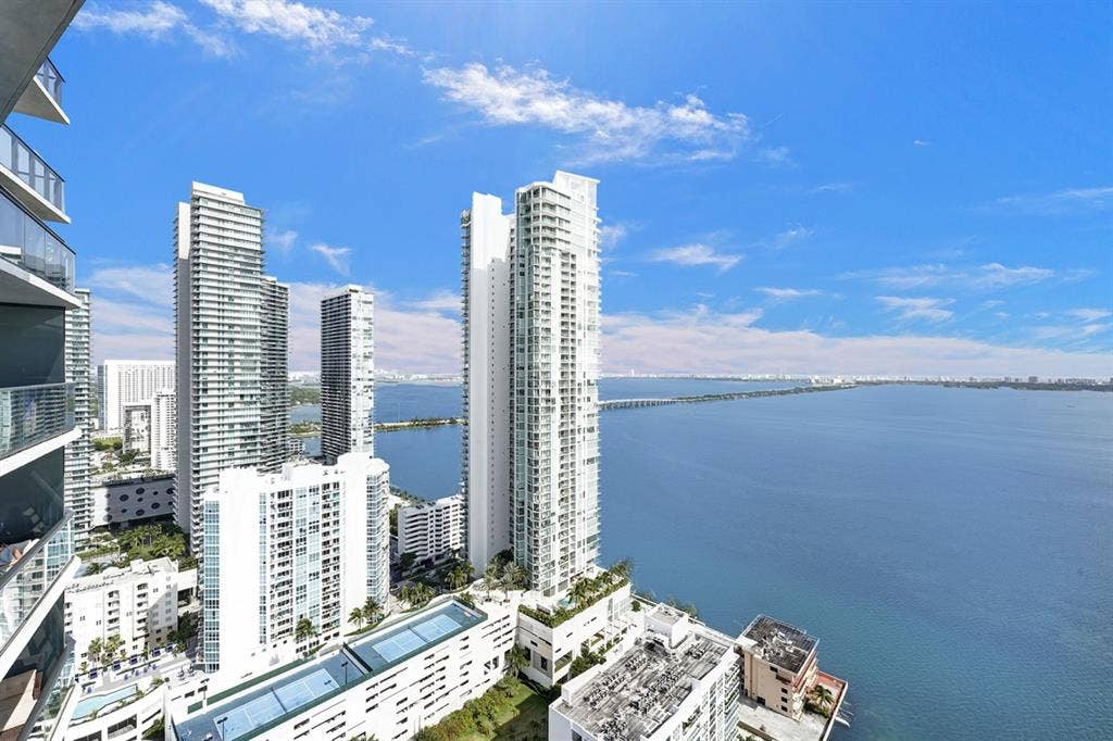 luxury waterfront - all utilities I