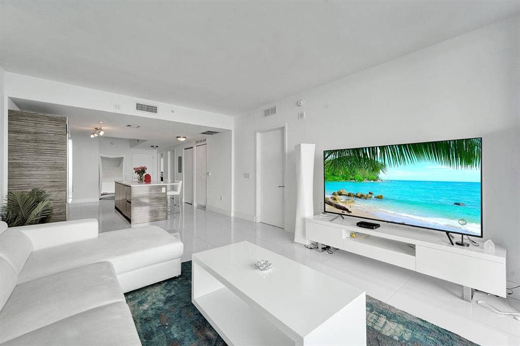 luxury waterfront - all utilities I