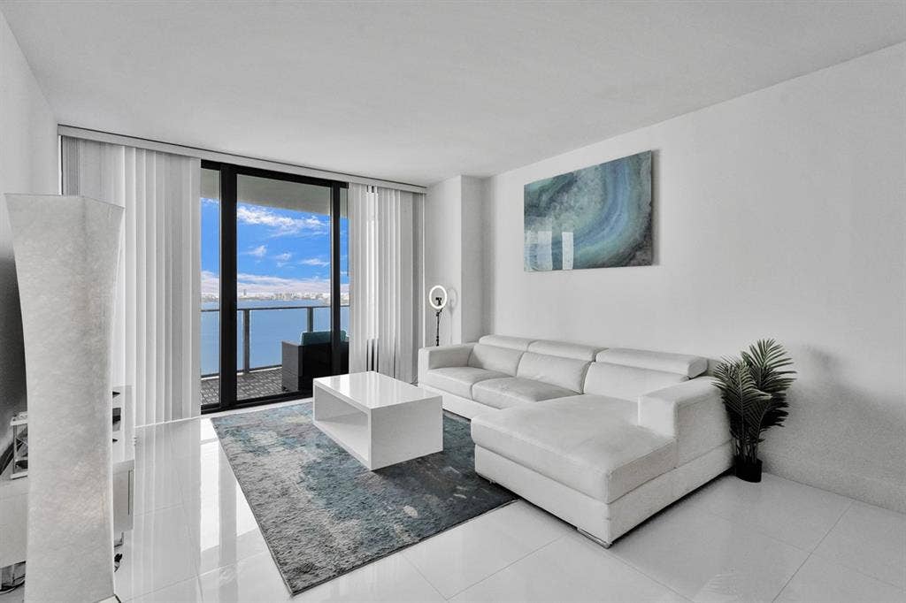 luxury waterfront - all utilities I