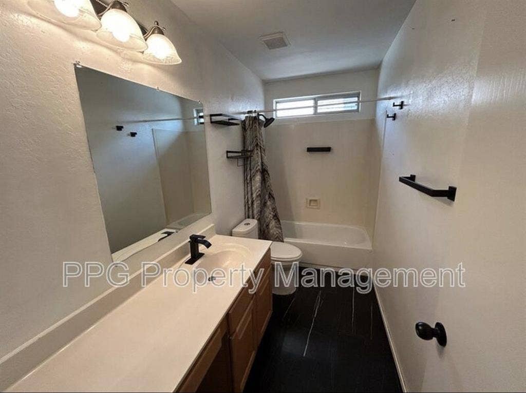 Room for rent in the west valley