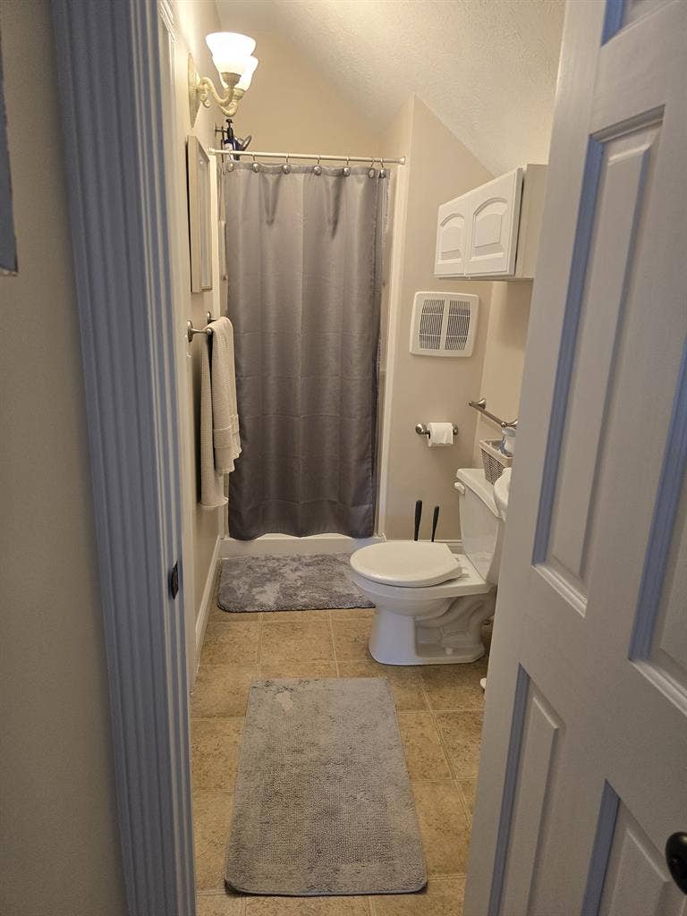 Private upstairs bed and bath