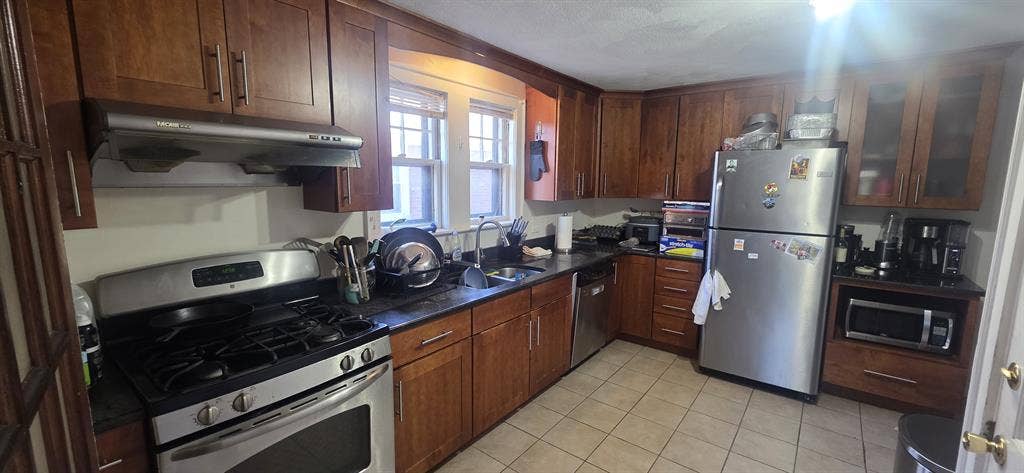 Looking for 3rd roommate for August