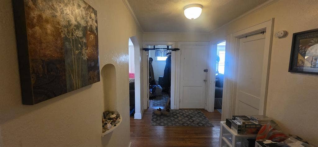Looking for 3rd roommate for August