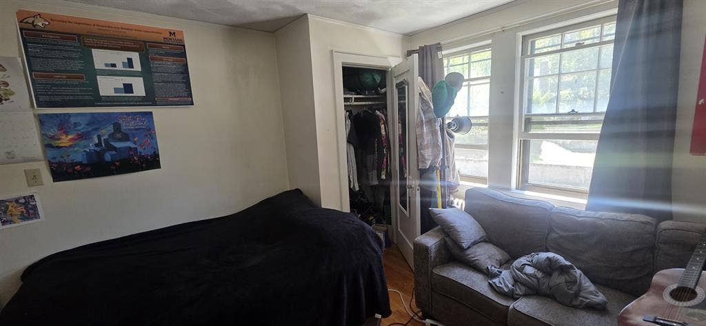 Looking for 3rd roommate for August