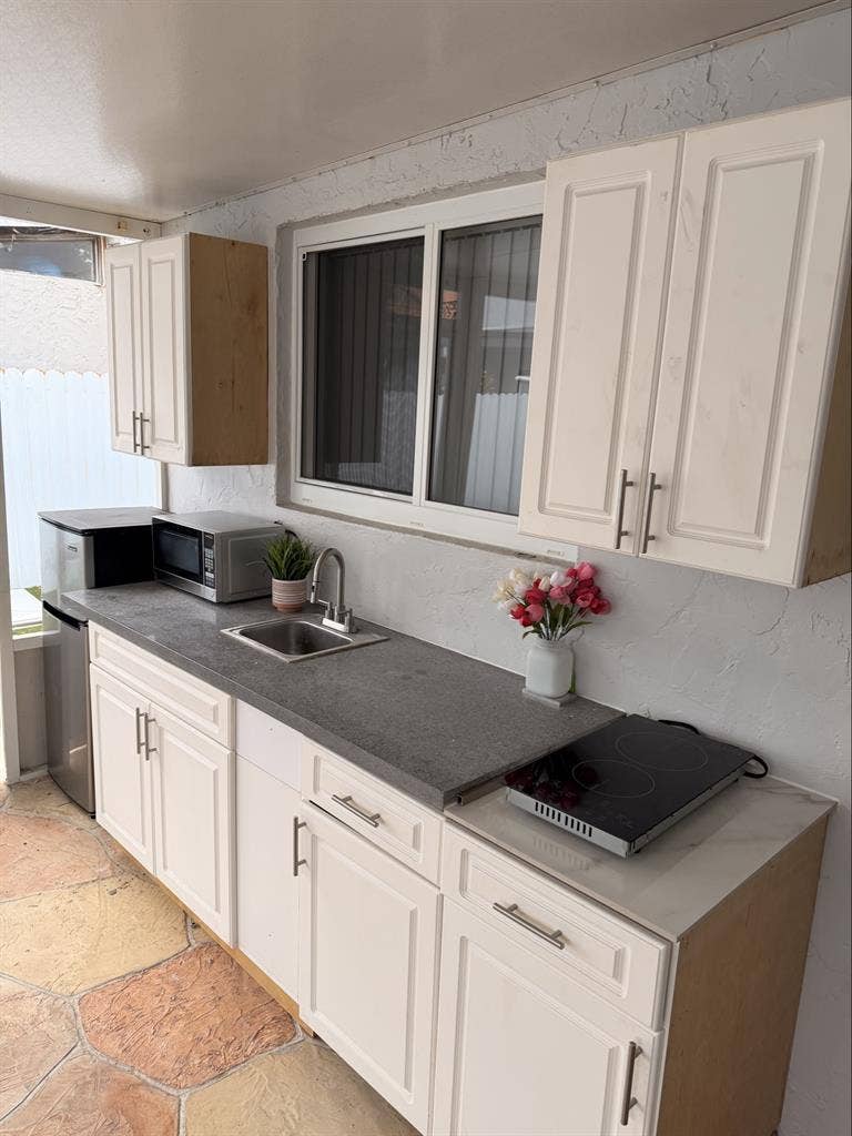 PRIVATE LUXURY STUDIO IN KENDALL