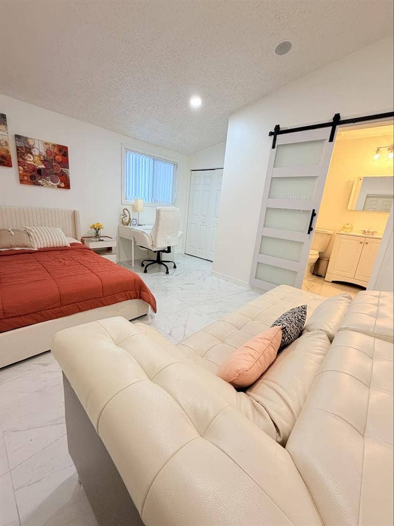 PRIVATE LUXURY STUDIO IN KENDALL