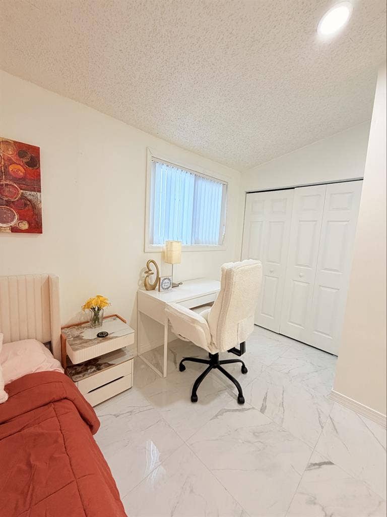 PRIVATE LUXURY STUDIO IN KENDALL