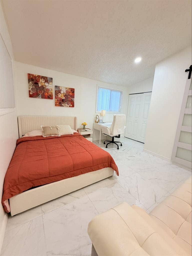 PRIVATE LUXURY STUDIO IN KENDALL