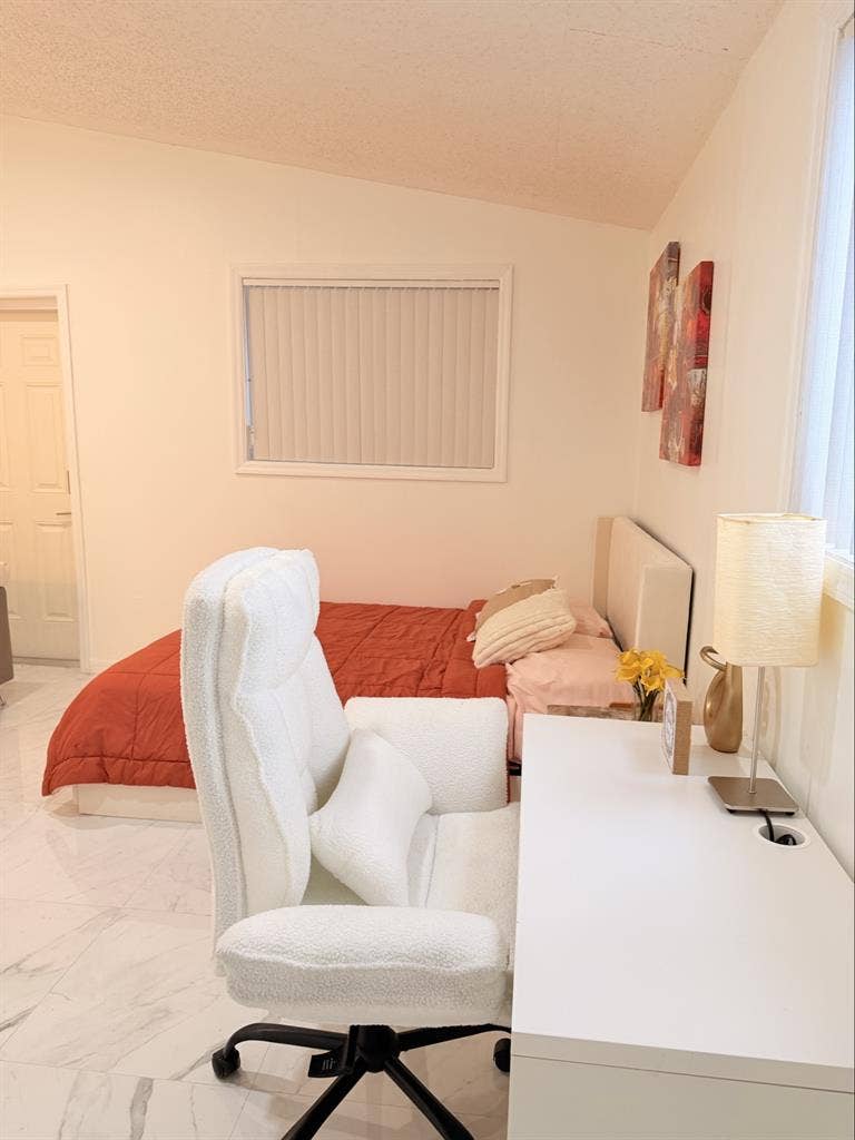 PRIVATE LUXURY STUDIO IN KENDALL