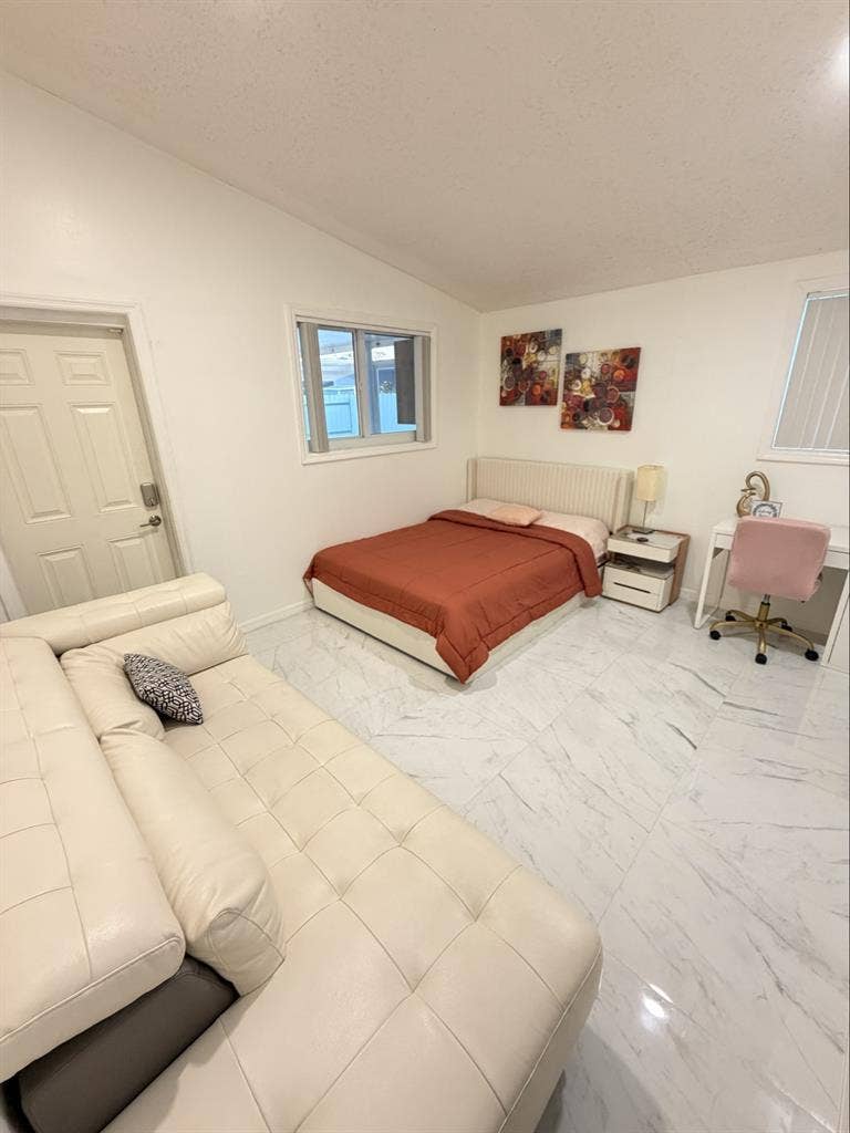 PRIVATE LUXURY STUDIO
