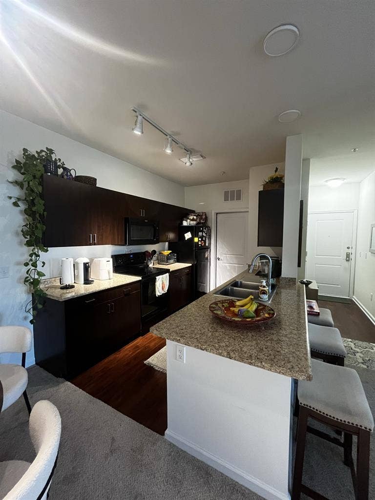Private Room/Bath (huge closet)