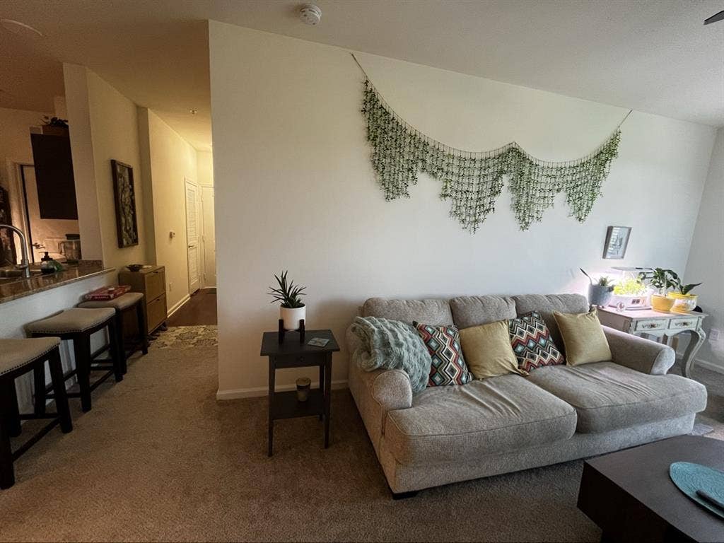 Private Room/Bath (huge closet)