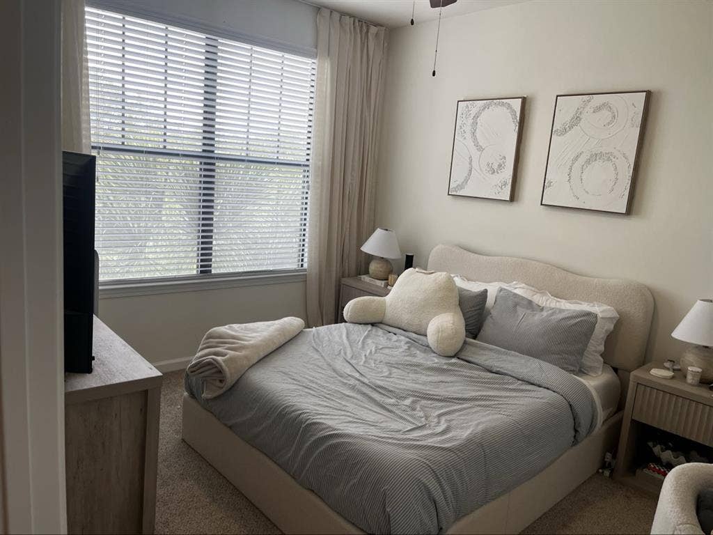 Private Room/Bath (huge closet)