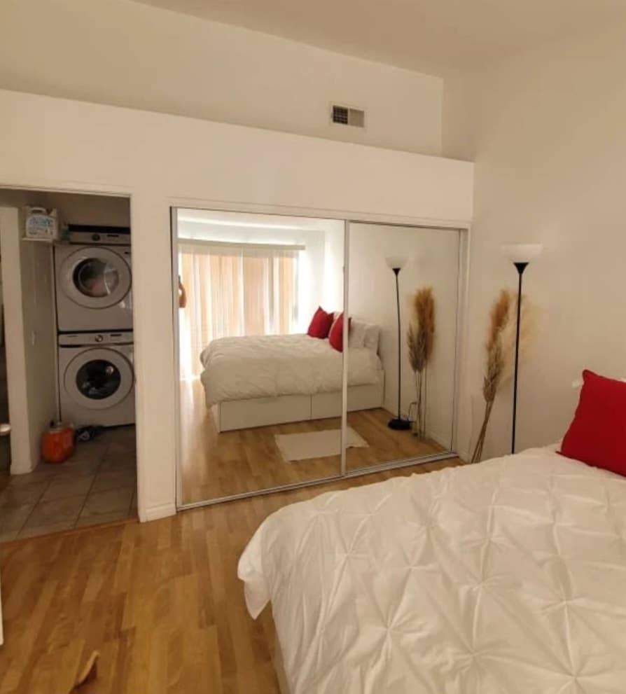 Master bedroom w shared bathroom