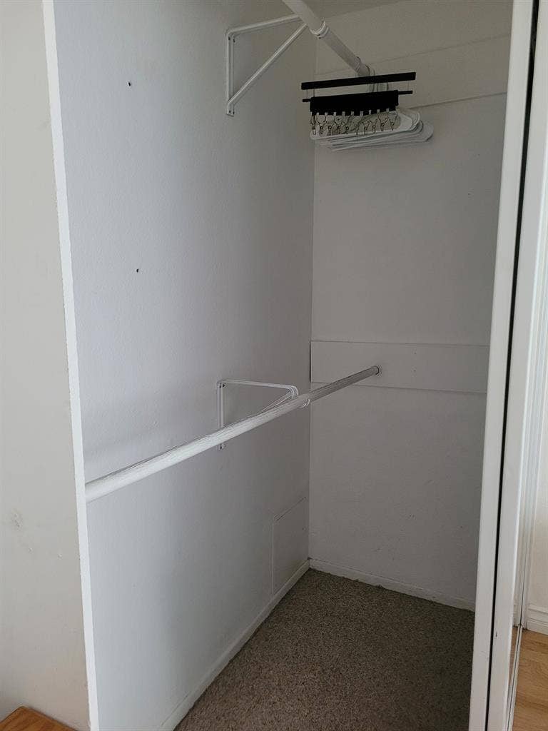 Master bedroom w shared bathroom
