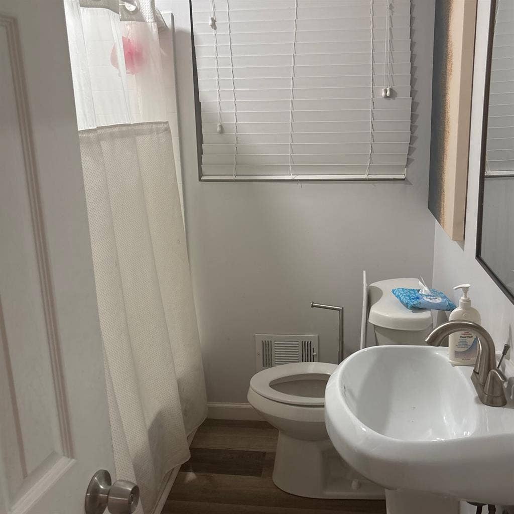 Shared room -dorm style