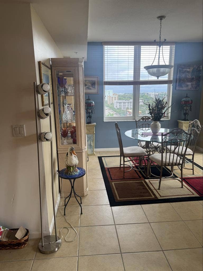 Need roommate!!!!!