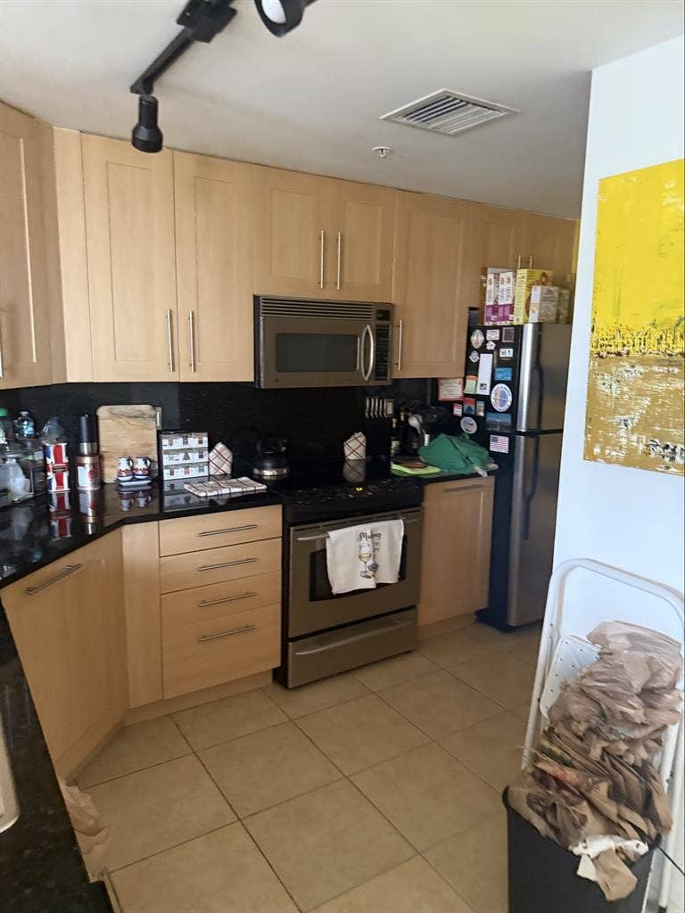 Need roommate!!!!!