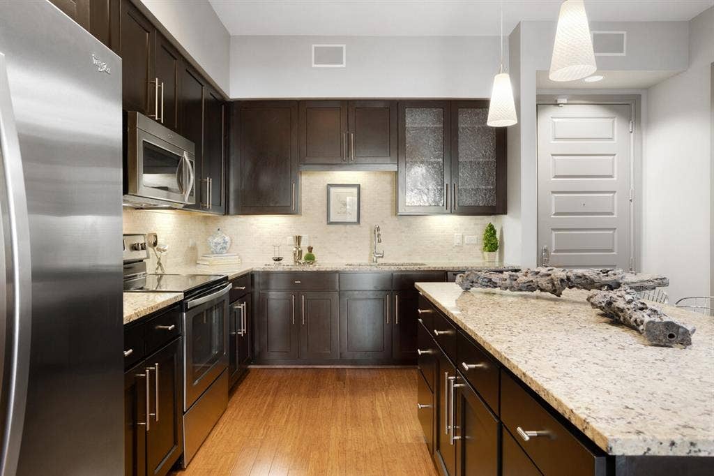 🏠 Looking for a Roommate
