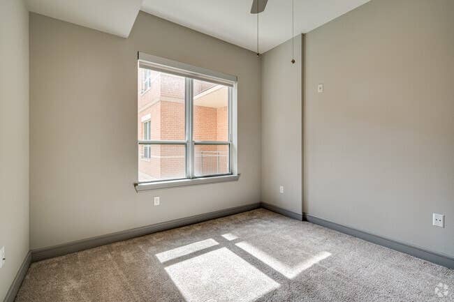 🏠 Looking for a Roommate