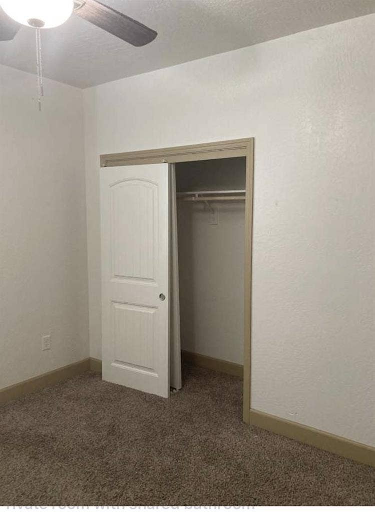 Room for rent in house