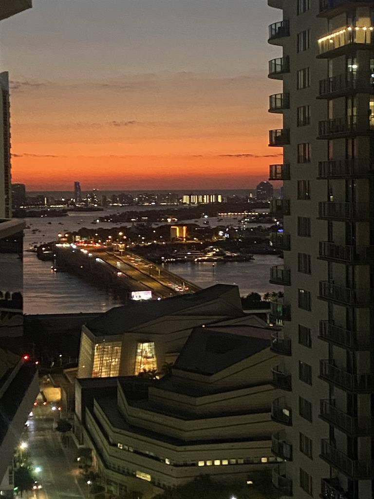 Room in Downtown Miami NO DEPOSIT