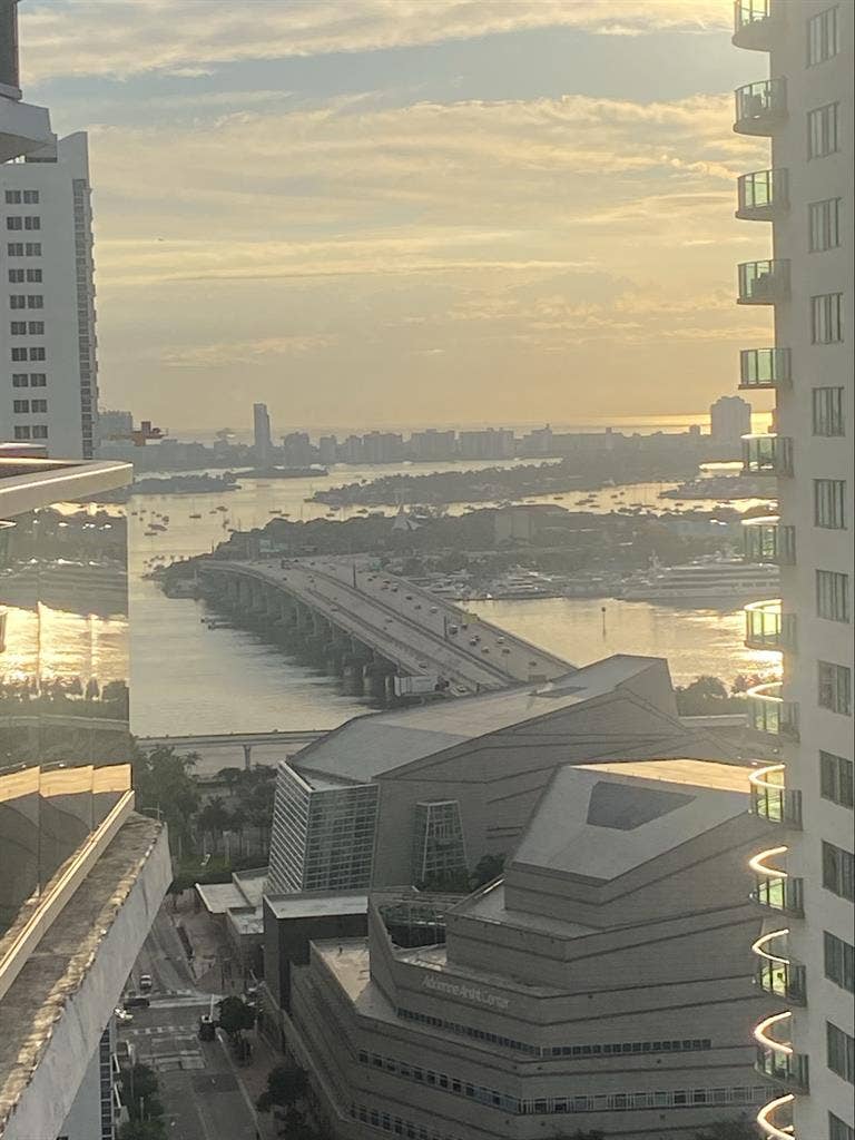 Room in Downtown Miami NO DEPOSIT