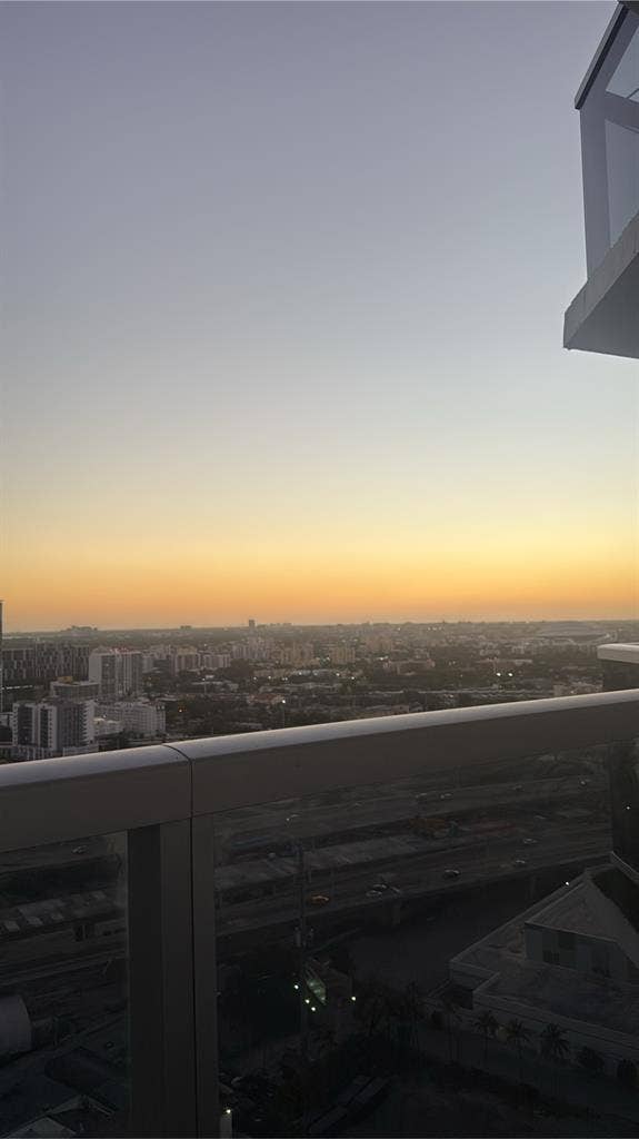 Room in Downtown Miami NO DEPOSIT