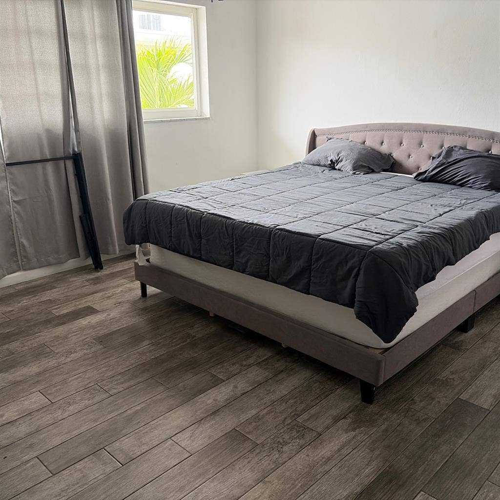 King bed size