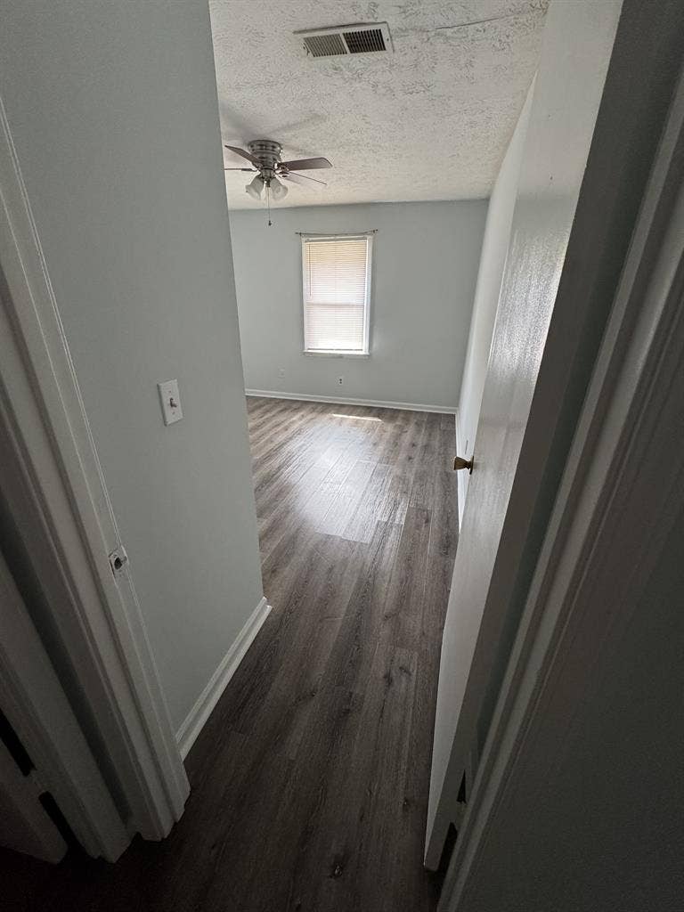 Room/Full Bathroom