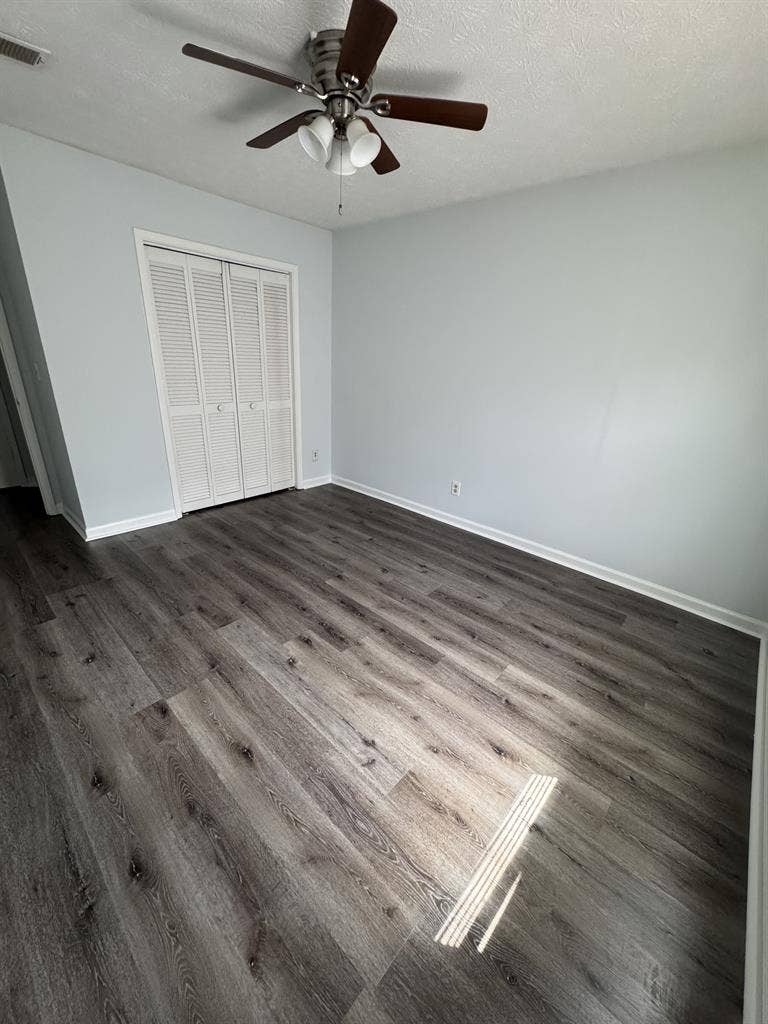Room/Full Bathroom