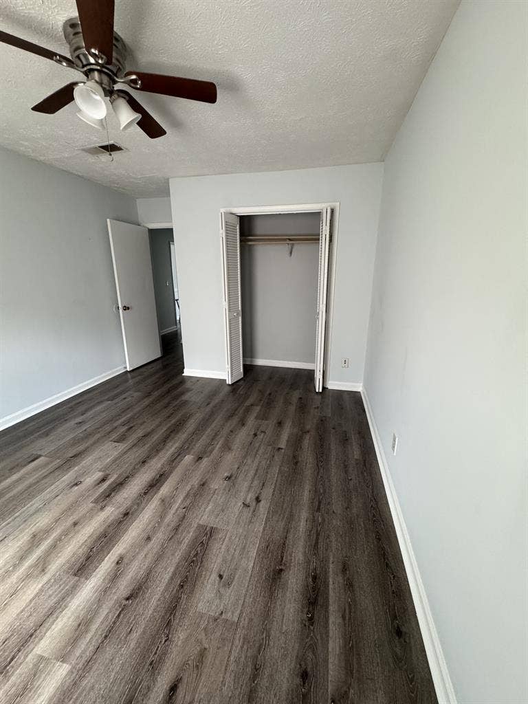 Room/Full Bathroom
