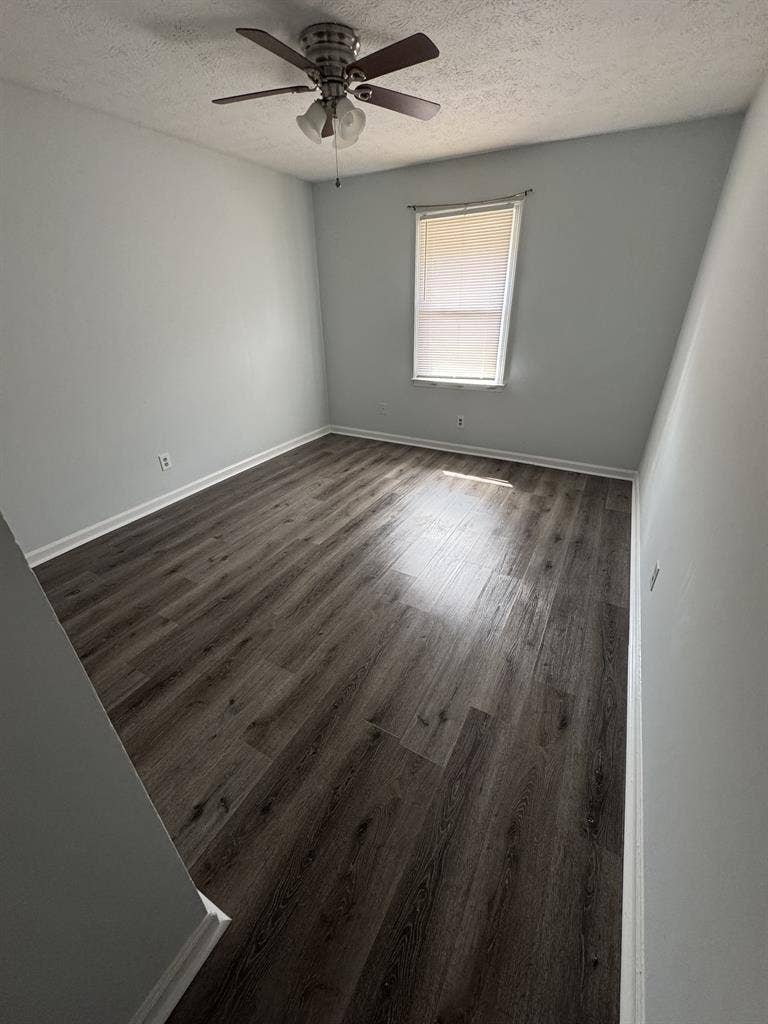 Room/Full Bathroom