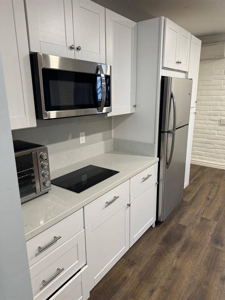 Kitchen. Private entrance. Gym