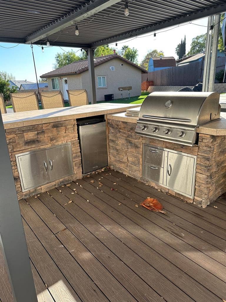 Kitchen. Private entrance. Gym