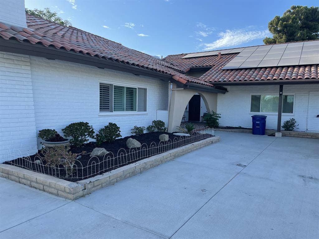 Kitchen. Private entrance. Gym