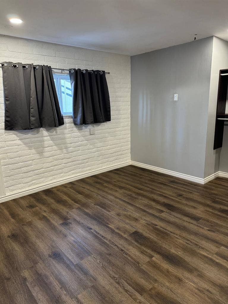 Kitchen. Private entrance. Gym