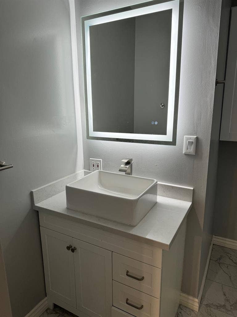 Kitchen. Private entrance. Gym