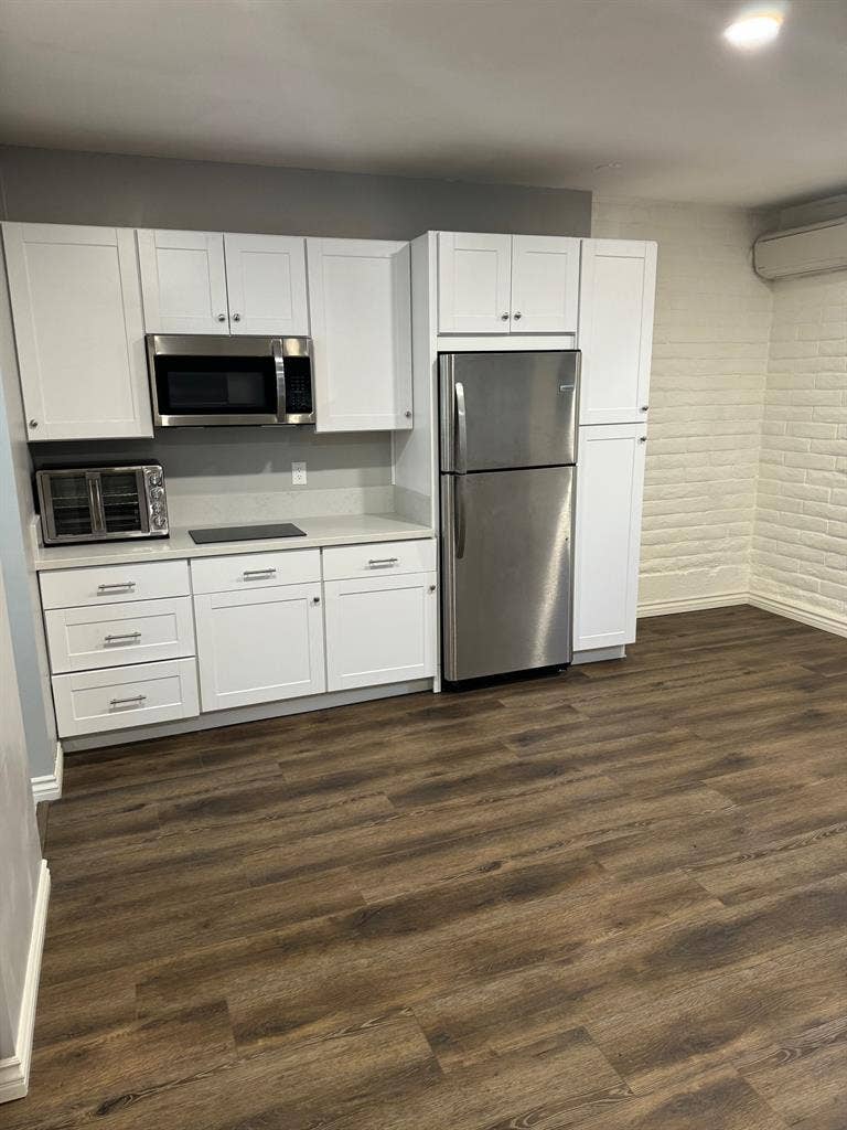 Kitchen. Private entrance. Gym