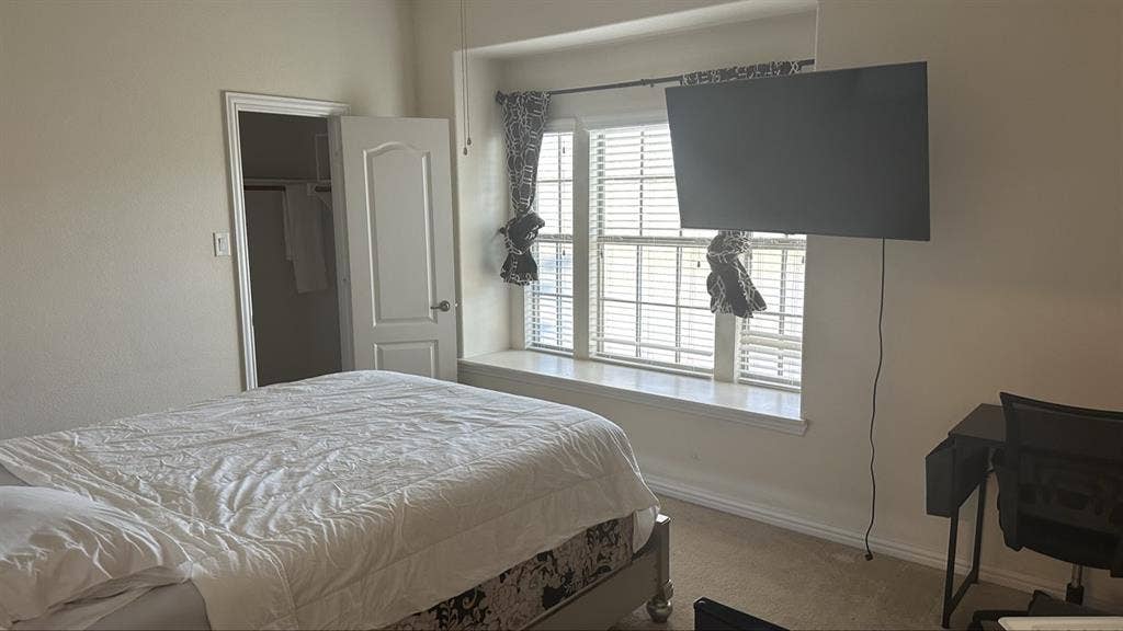 Furnished Queen Bedroom for Rent