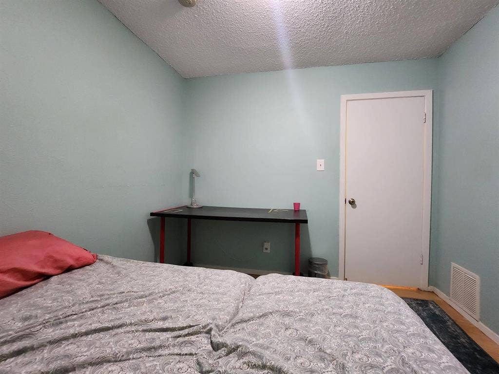 Room for rent in South Austin