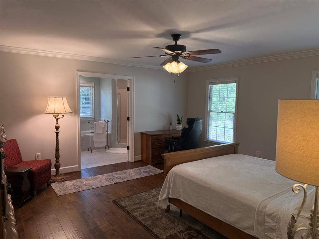 Master Suite - Utilities Included