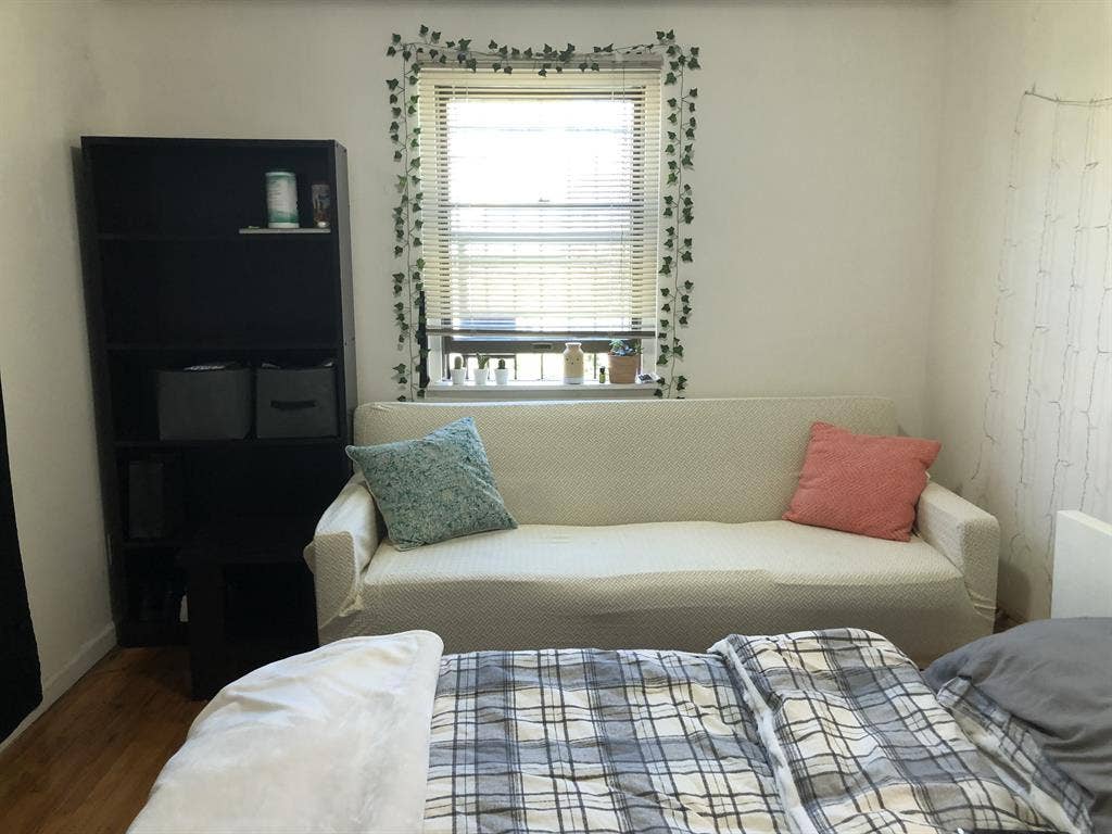 Looking for Female roommate