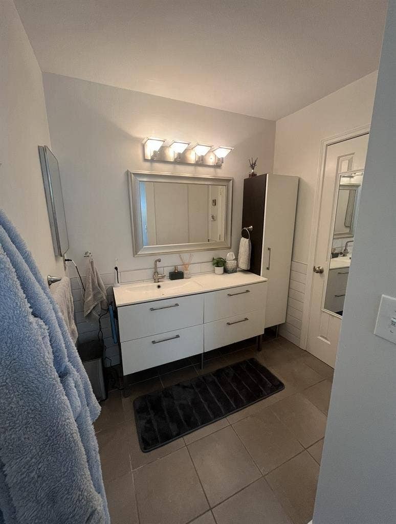 Bedroom w/ attached bath $1,600/mo
