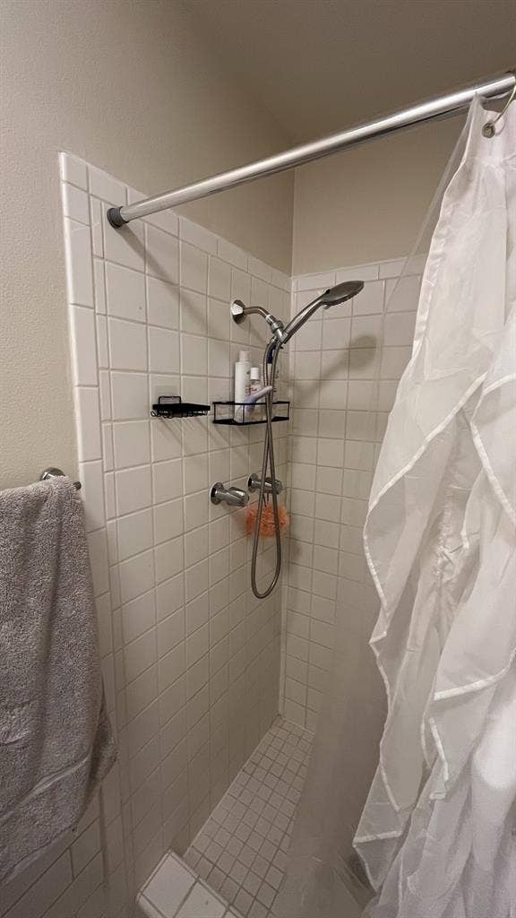 Bedroom w/ attached bath $1,600/mo