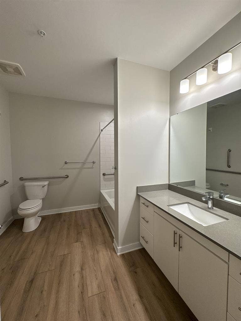 2 bed 2 bath,prime location